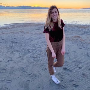 Meet your Posher, Holly